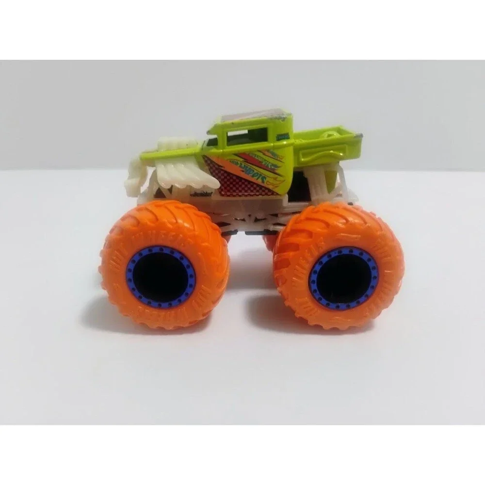 MATTEL HOT WHEELS MONSTER TRUCKS GLOW IN THE DARK LOT HAUL Y’ALL DARK BATTITUDE